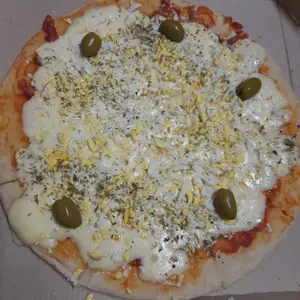 MUZZA CON HUEVO Y 3 EMPANADAS