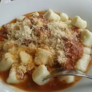 Ñoquis c/ salsa fileto