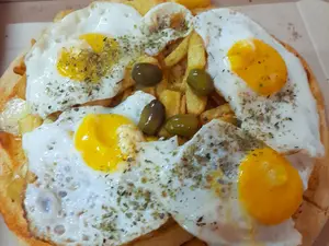 Pizza Loca( Muzarella, Huevo Y Fritas