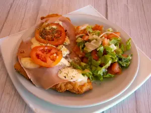 Sup napolitana con ensalada