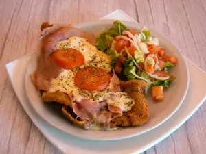 Suprema napo c ensalada mixta