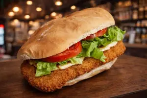 Sang mila con lechuga y tomate