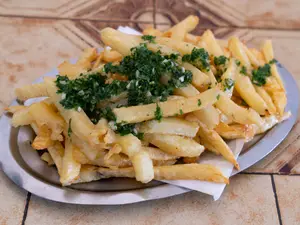 Papas fritas con provenzal