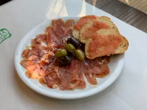 Jamón crudo estacionado