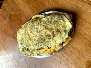 Milanesa de ternera a la fugazzeta