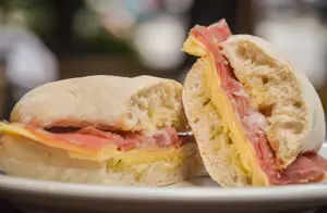 Sándwich de jamón crudo