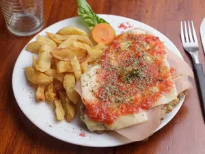 Napolitana con papas frita