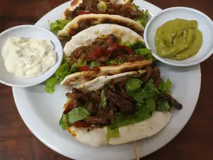 Tacos de carne o pollo