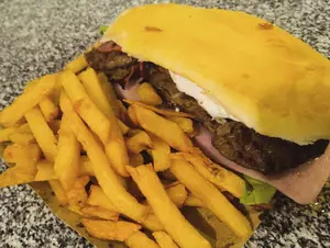 Chivito uruguayo