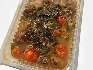 Pollo con verduras al wok