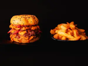 Triple Cheddar Y Bacon