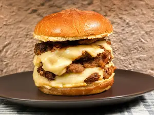 Cheddar y bacon simple + papas