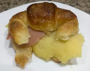 Medialuna Rellena