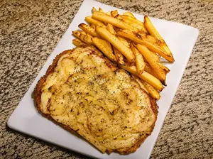 Milanesa a la fugazzeta+ papas