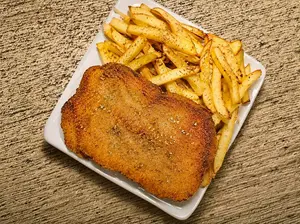 Milanesa con papas fritas
