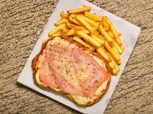 Milanesa napo c/jamon + papas