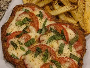 Sanguche mila capresse + papas