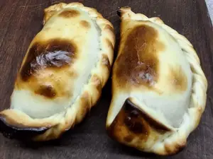 Empanada de osobuco al malbec fritas