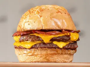 Bacon cheddar y cebolla. doble