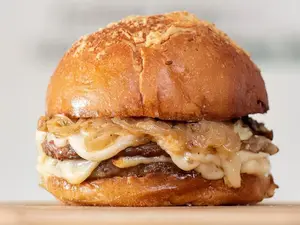 Cebolla caramelizada y queso