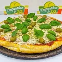 Pizza muzzarella con albahaca vegana
