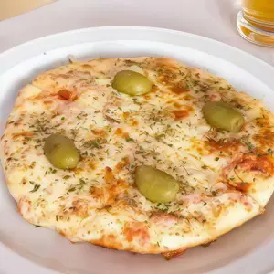 Pizza muzzarella con jamón