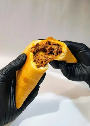 Empanada de carne mechada