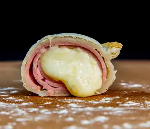 Empanada De Jamon Y Queso