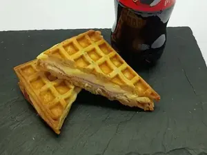 Sw. waffle lomito y queso.