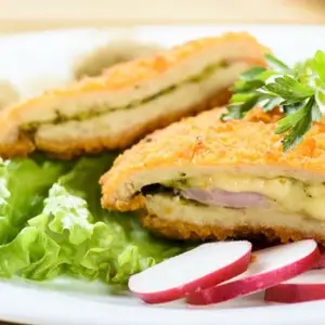 Pechuga rellena con Ensalada