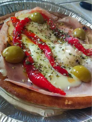 PIZZAS JAMÓN Y MORRONES