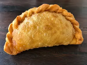 Empanada de carne cortada a cuchillo