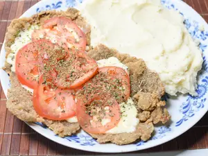 Milanesa de ternera napolitana