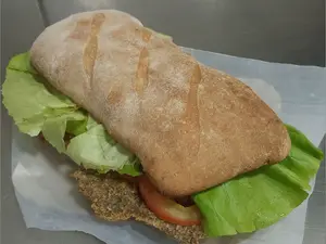 Sandwich de ternera con fritas