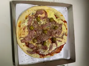 Pizza De Jamón Y Muzzarella