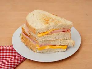 Toston De Cheddar, Queso Tybo Y Jamon