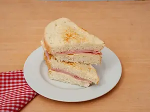 Tostón de jamón y queso
