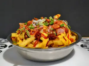 Papas cheddar, bacon y verdeo