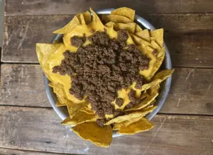 Nachos carne y cheddar