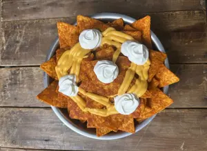 Nachos enchilados con chilli