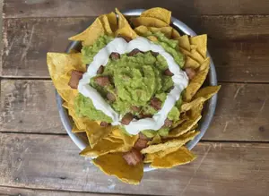 Nachos guacamole y crema agria