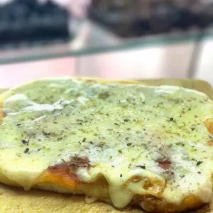 Pizz. de tomate con mozzarella