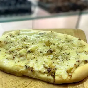 Pizzeta cebolla/mozz./panceta