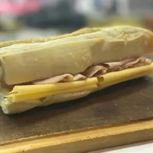 Sánd. de lomo horneado y queso