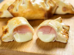 Empanada de jamón y queso