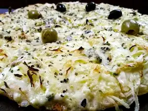 Pizza fugazzeta con roquefort