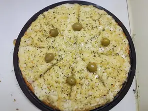 Pizza provolone con jamon