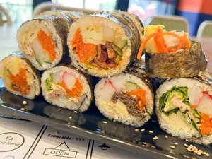 참치 김밥 / kimbap de atún