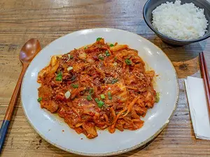 Kimchi jeyuk bokkeum.picante 2