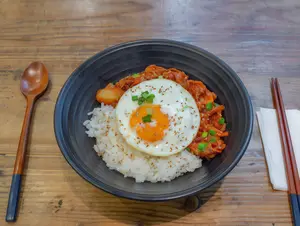 Kimchi jeyuk deopbap picante 2